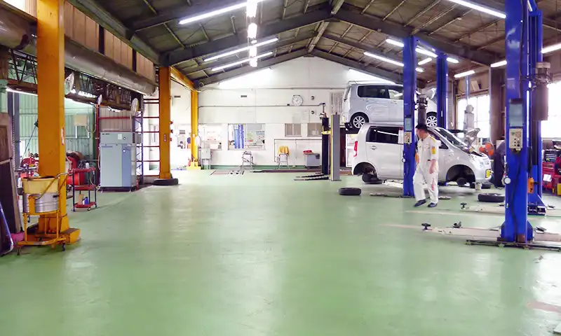 工場もキレイで広々としています♪