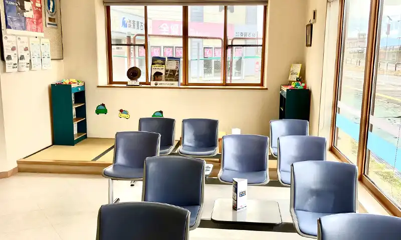 清潔な待合室でごゆっくりお待ちください